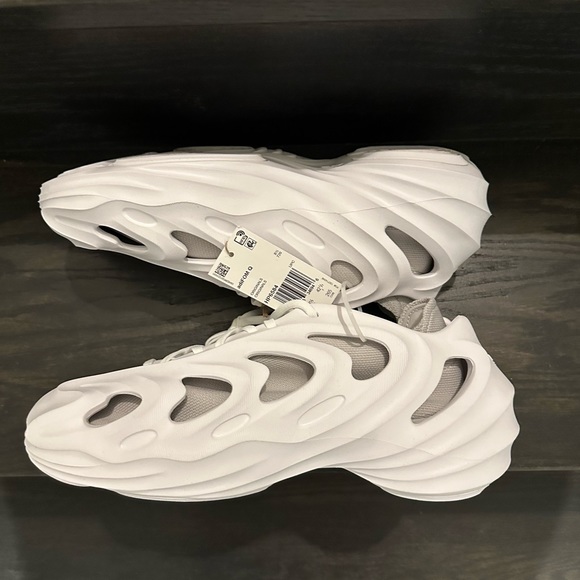 Brand new Adidas Adifom Q (HP6584) - Picture 3 of 5